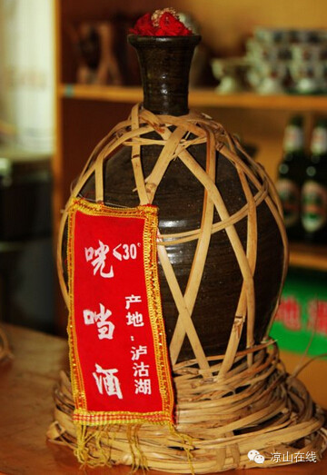 舌尖上的瀘沽湖美食-瀘沽湖美食排行榜第一位:咣當酒